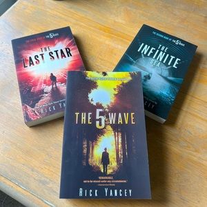The Fifth Wave Series Collection